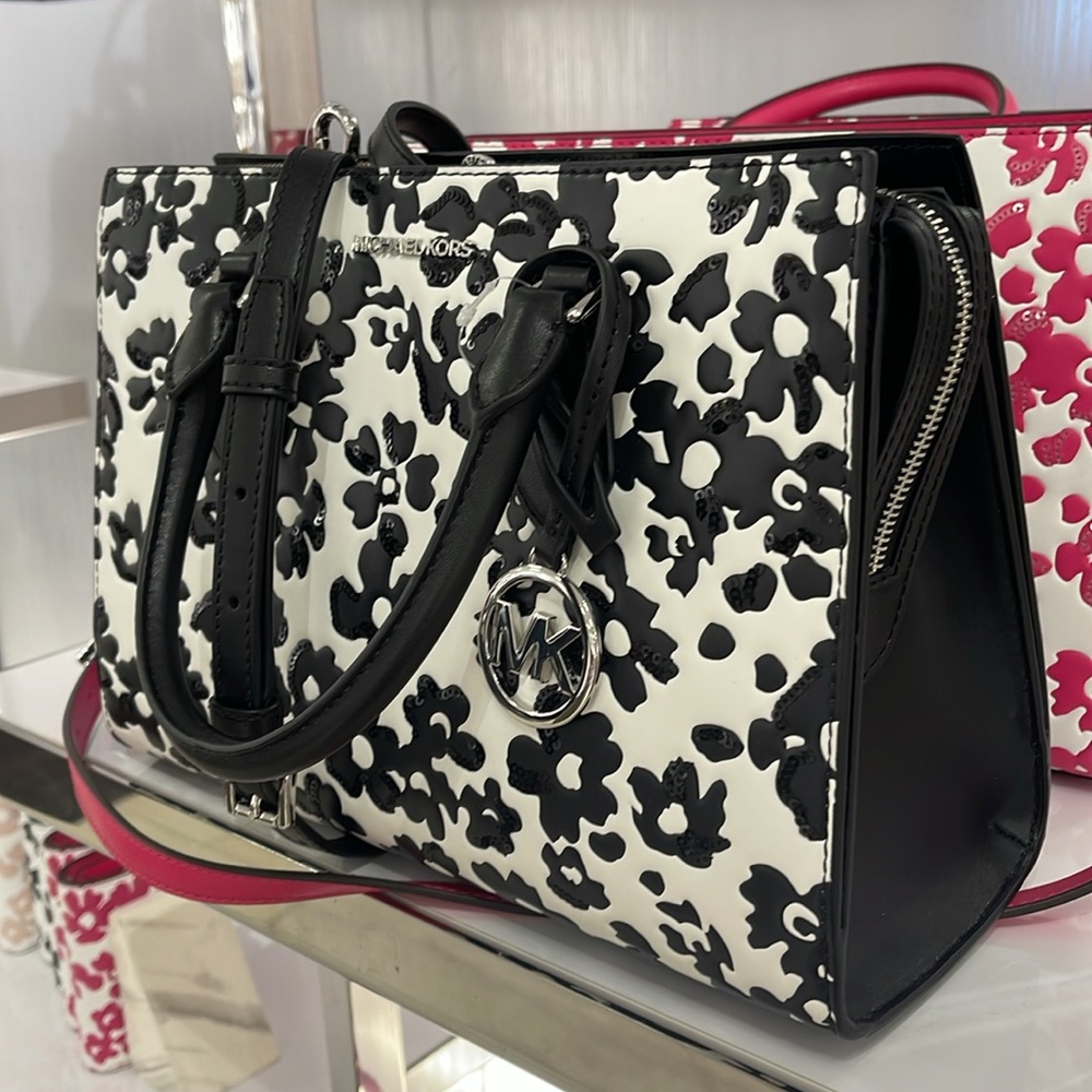 Michael Kors Sheila Medium Sequined Floral Print CZ Satchel
Black
NWT - Picture 6 of 16